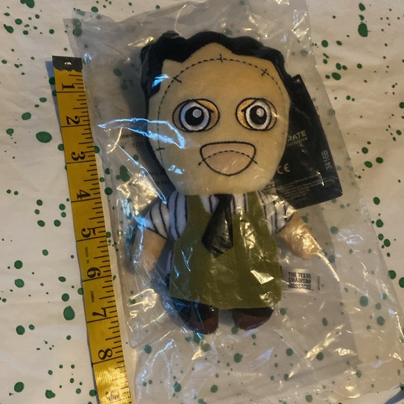 The Texas Chainsaw Massacre Leatherface plush - Picture 6 of 6
